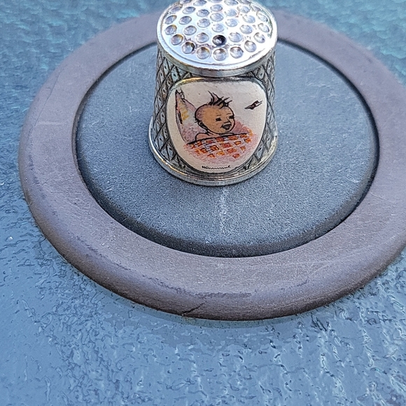 Vintage Thimble with a Baby - Picture 1 of 5